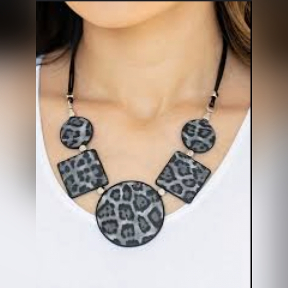 5 For $20! PAPARAZZI "HERE KITTY, KITTY" SILVER NECKLACE & EARRING SET - Picture 2 of 3